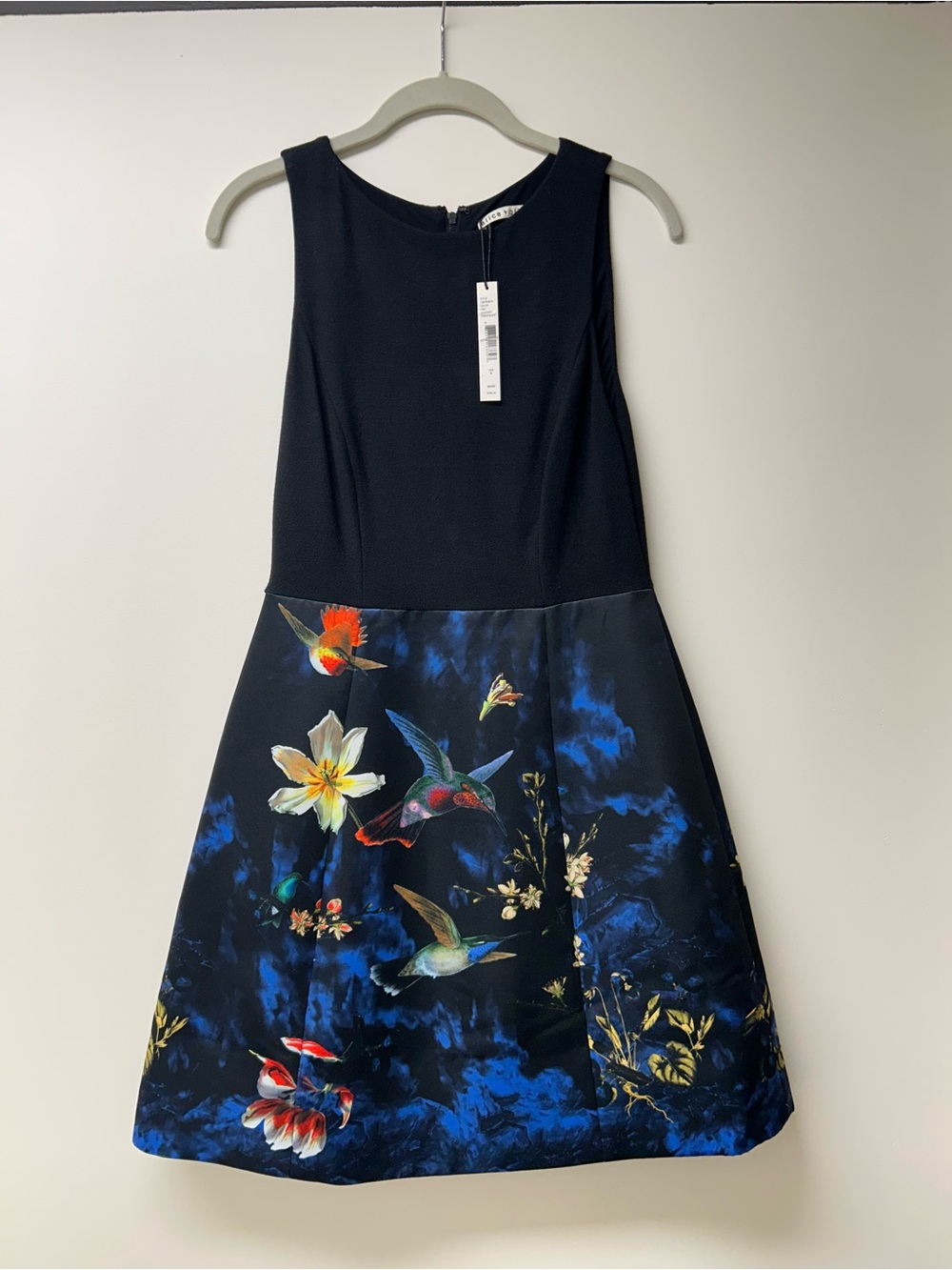 Alice + Olivia stunning sleeveless cocktail Dress